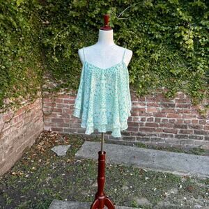 Blue daisy print floaty top